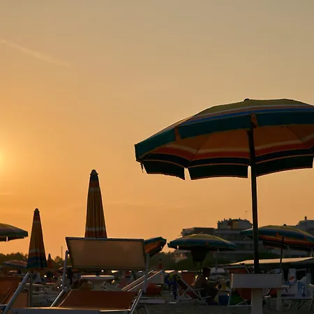 Enjoy A Relaxing Terrace In Pineda *