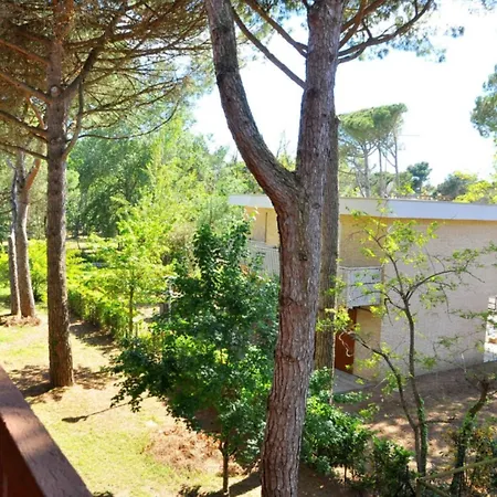 Enjoy A Relaxing Terrace In Pineda Apartman