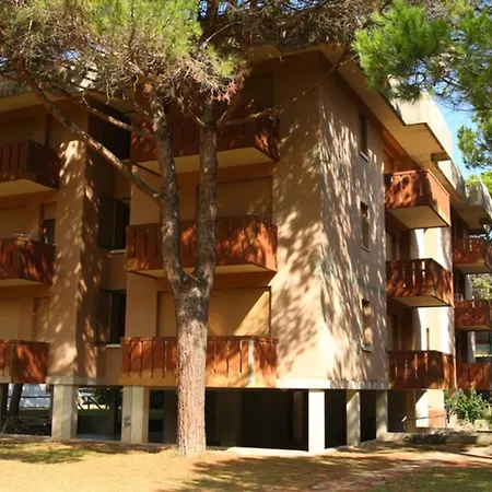 Enjoy A Relaxing Terrace In Pineda Apartmán